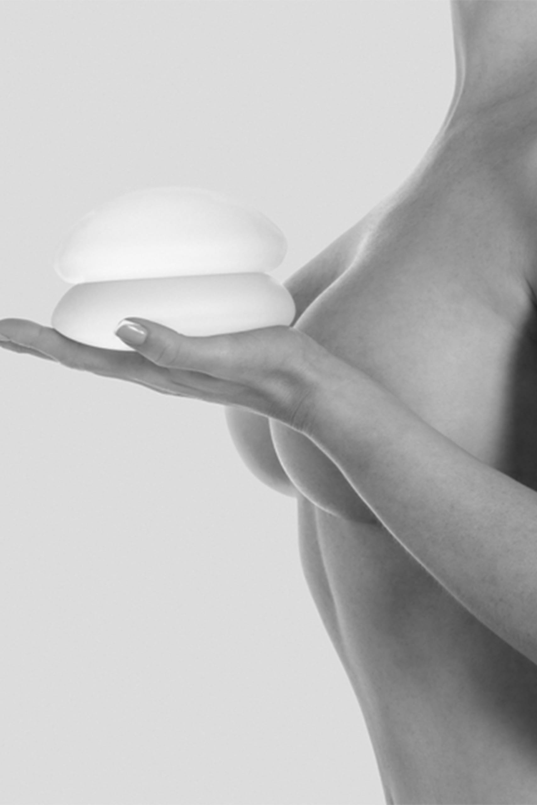 Marirea sanilor cu implante mamare B lite 1