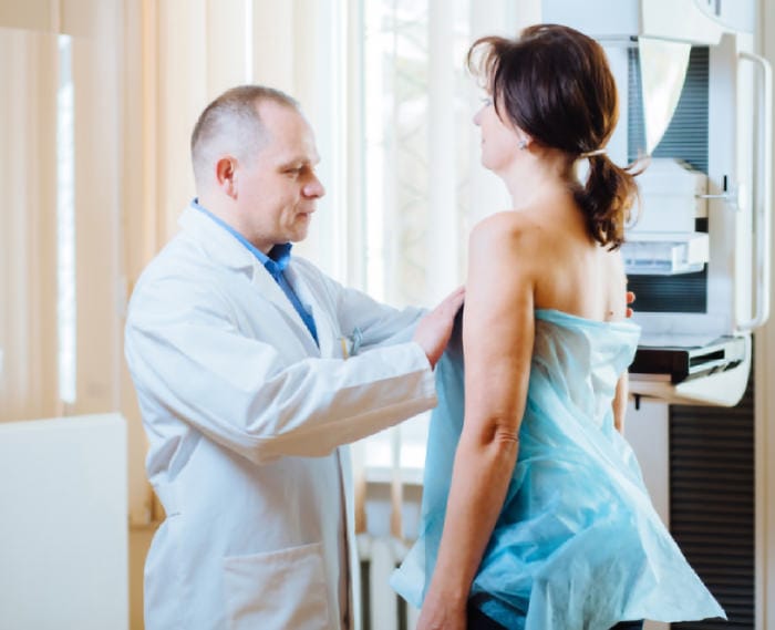 9 probleme cu care se pot confrunta femeile cu sânii mari și cum pot fi remediate acestea