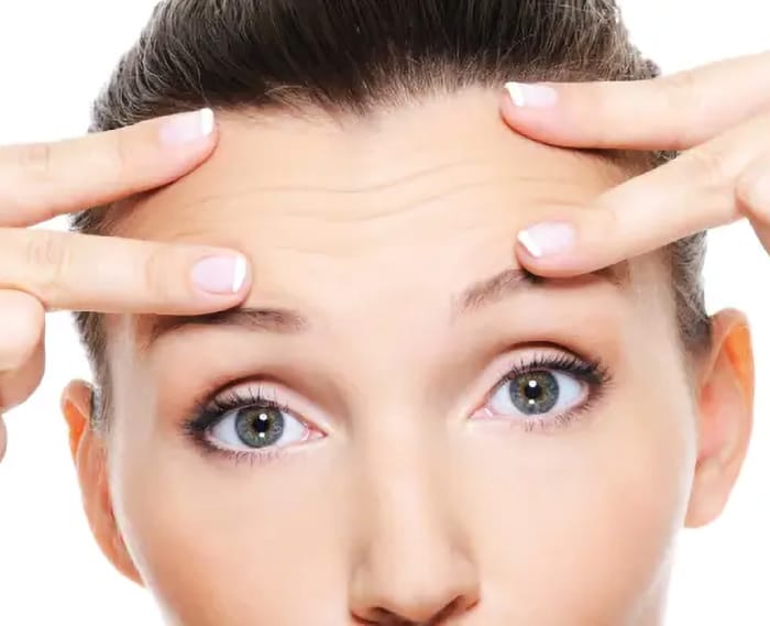 Cum previi sau elimini ridurile de expresie și pielea lăsată