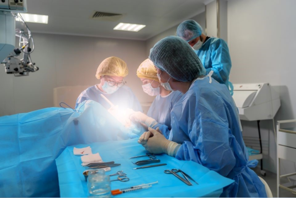 How to Choose the Best Clinic for Blepharoplasty 2 drolimpiuharceaga blefaroplastie best clinique 4